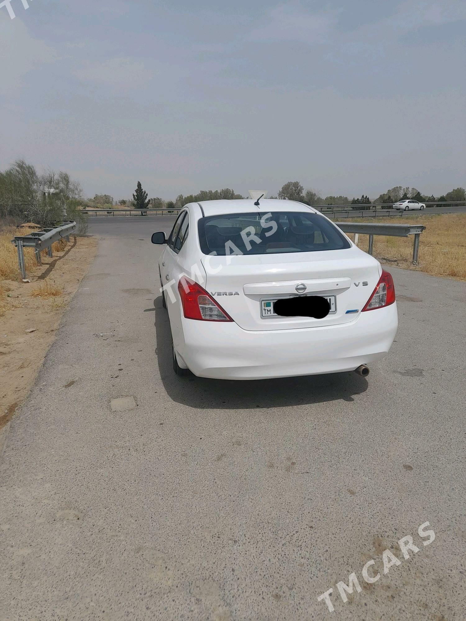 Nissan Versa 2012 - 110 000 TMT - Кака - img 2