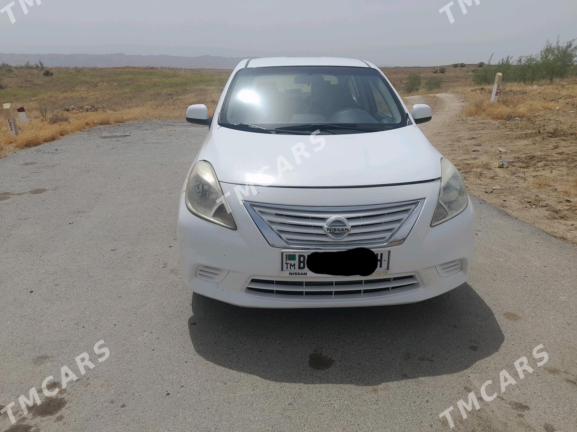 Nissan Versa 2012 - 110 000 TMT - Кака - img 3