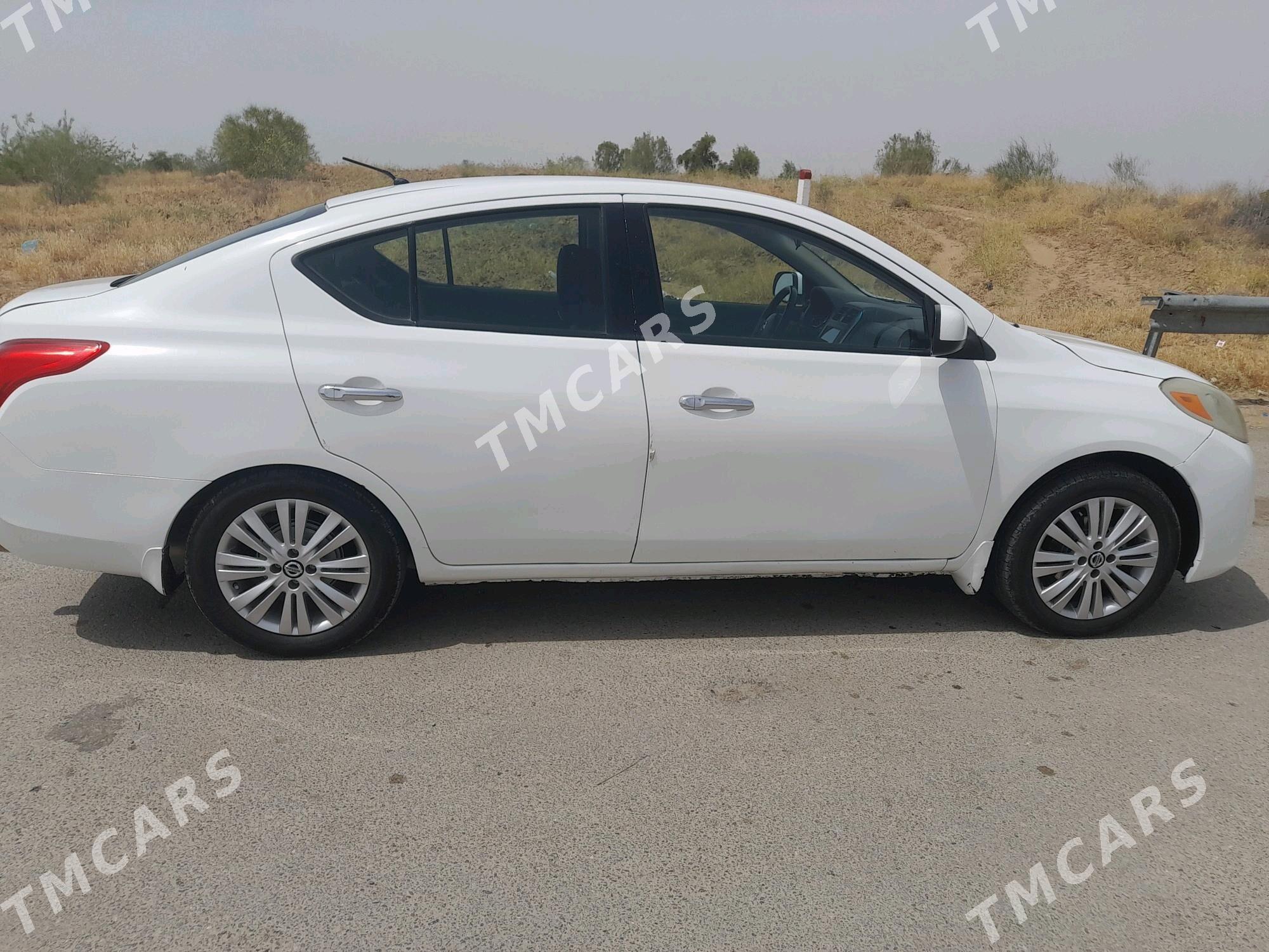 Nissan Versa 2012 - 110 000 TMT - Кака - img 4