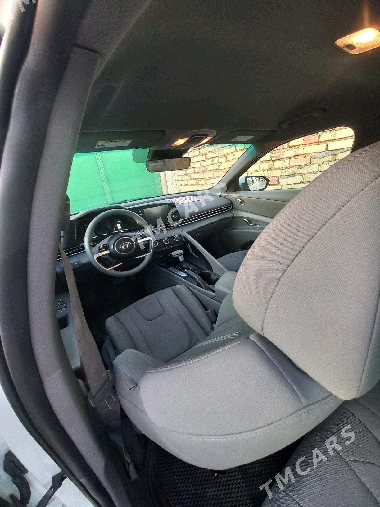 Hyundai Elantra 2022 - 240 000 TMT - Гарабекевюл - img 3
