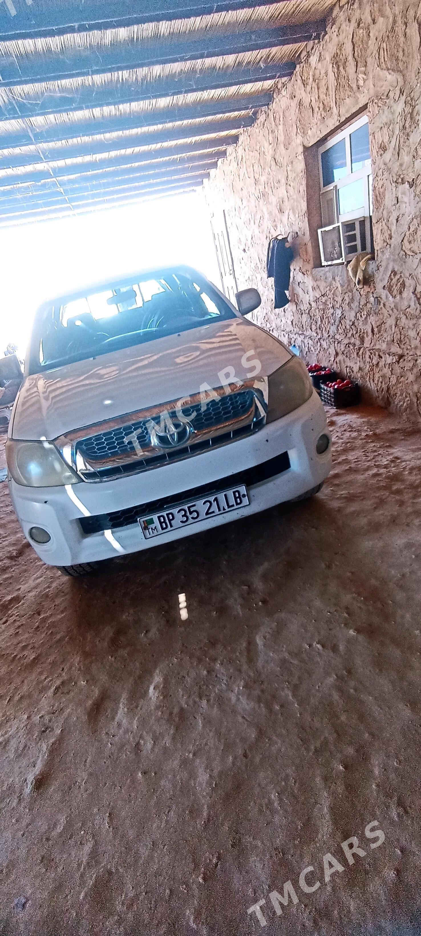 Toyota Hilux 2008 - 260 000 TMT - Достлук - img 5