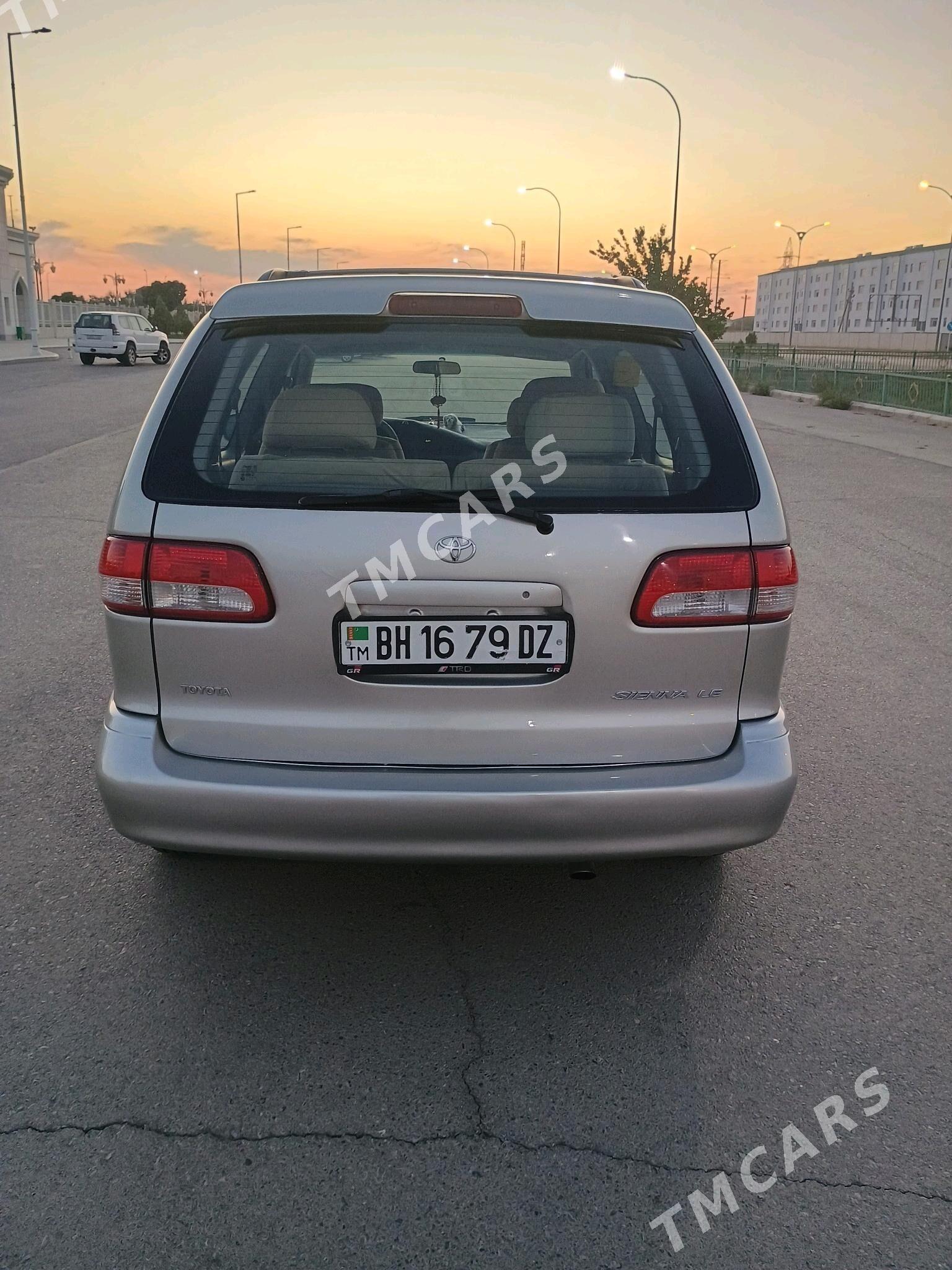 Toyota Sienna 2001 - 168 000 TMT - Дашогуз - img 4
