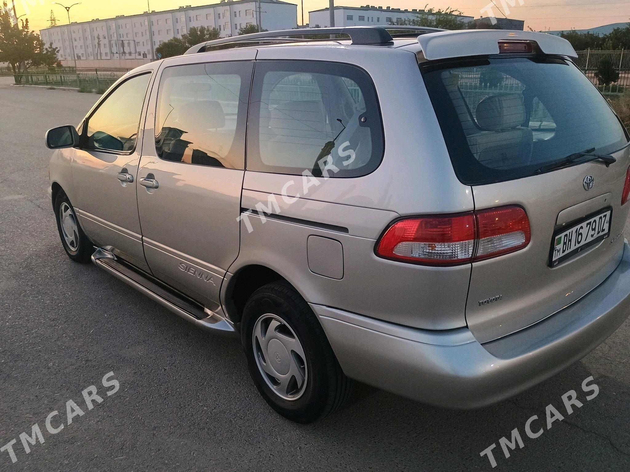 Toyota Sienna 2001 - 168 000 TMT - Дашогуз - img 9