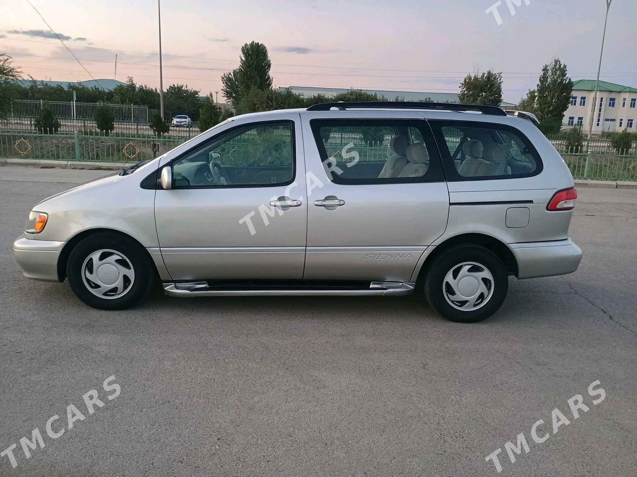 Toyota Sienna 2001 - 168 000 TMT - Дашогуз - img 10