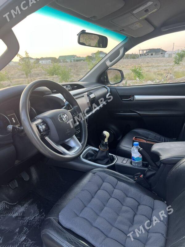 Toyota Hilux 2016 - 430 000 TMT - Балканабат - img 4