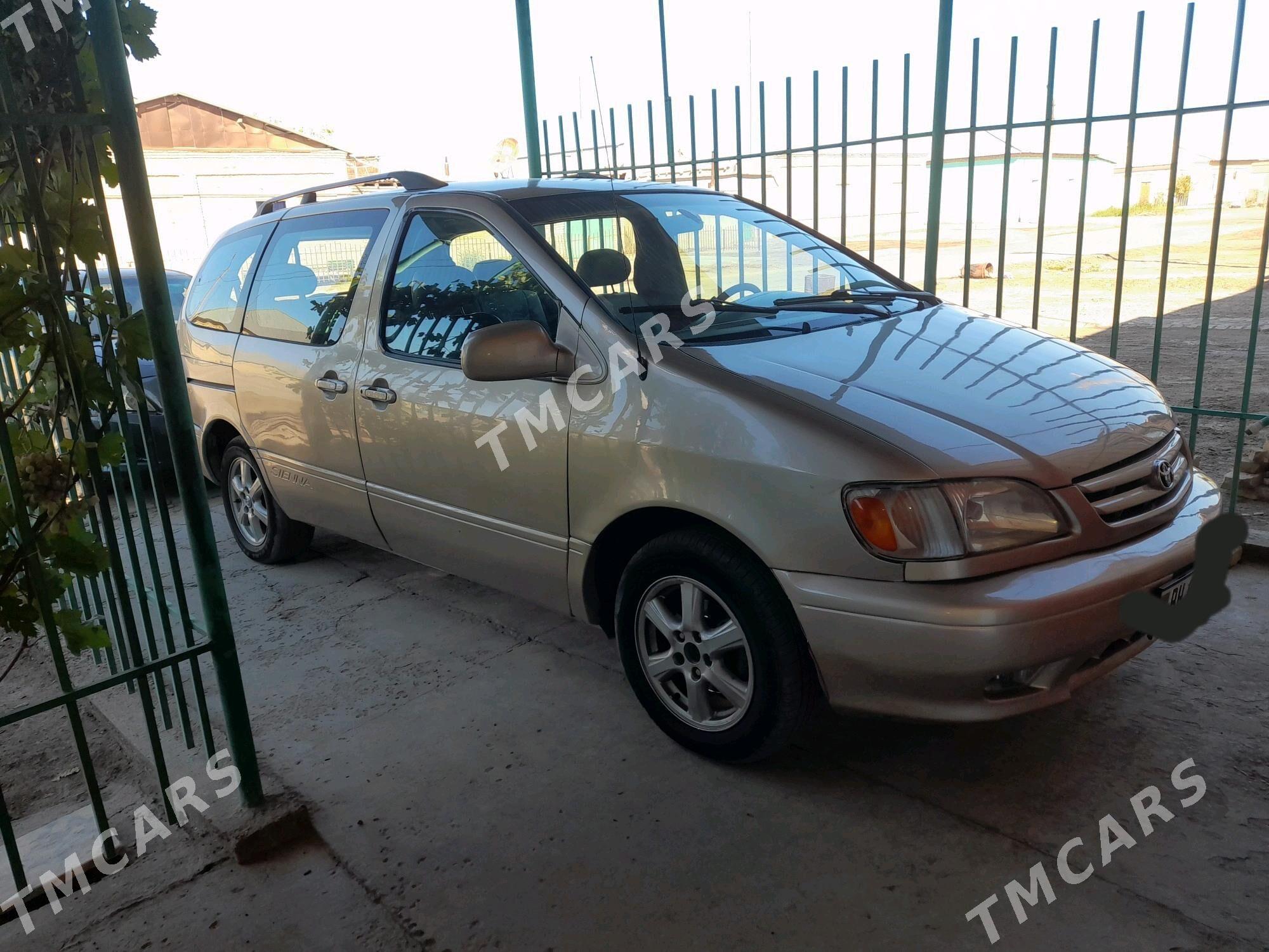 Toyota Sienna 2002 - 122 000 TMT - Daşoguz - img 4
