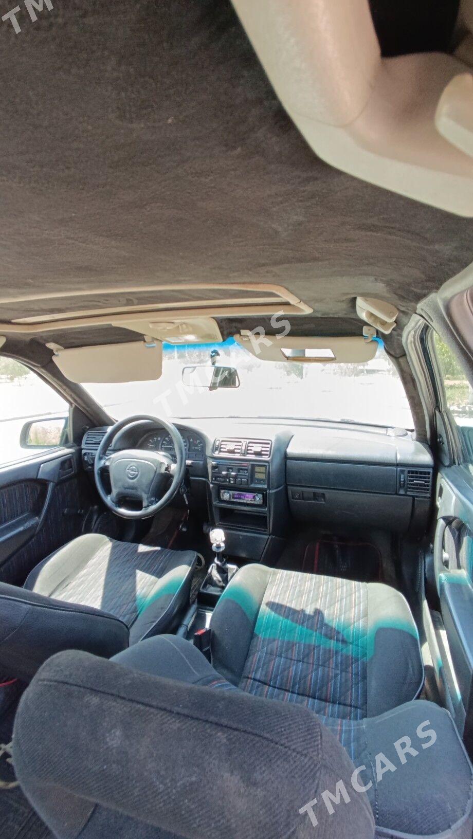 Opel Vectra 1994 - 60 000 TMT - Дашогуз - img 3