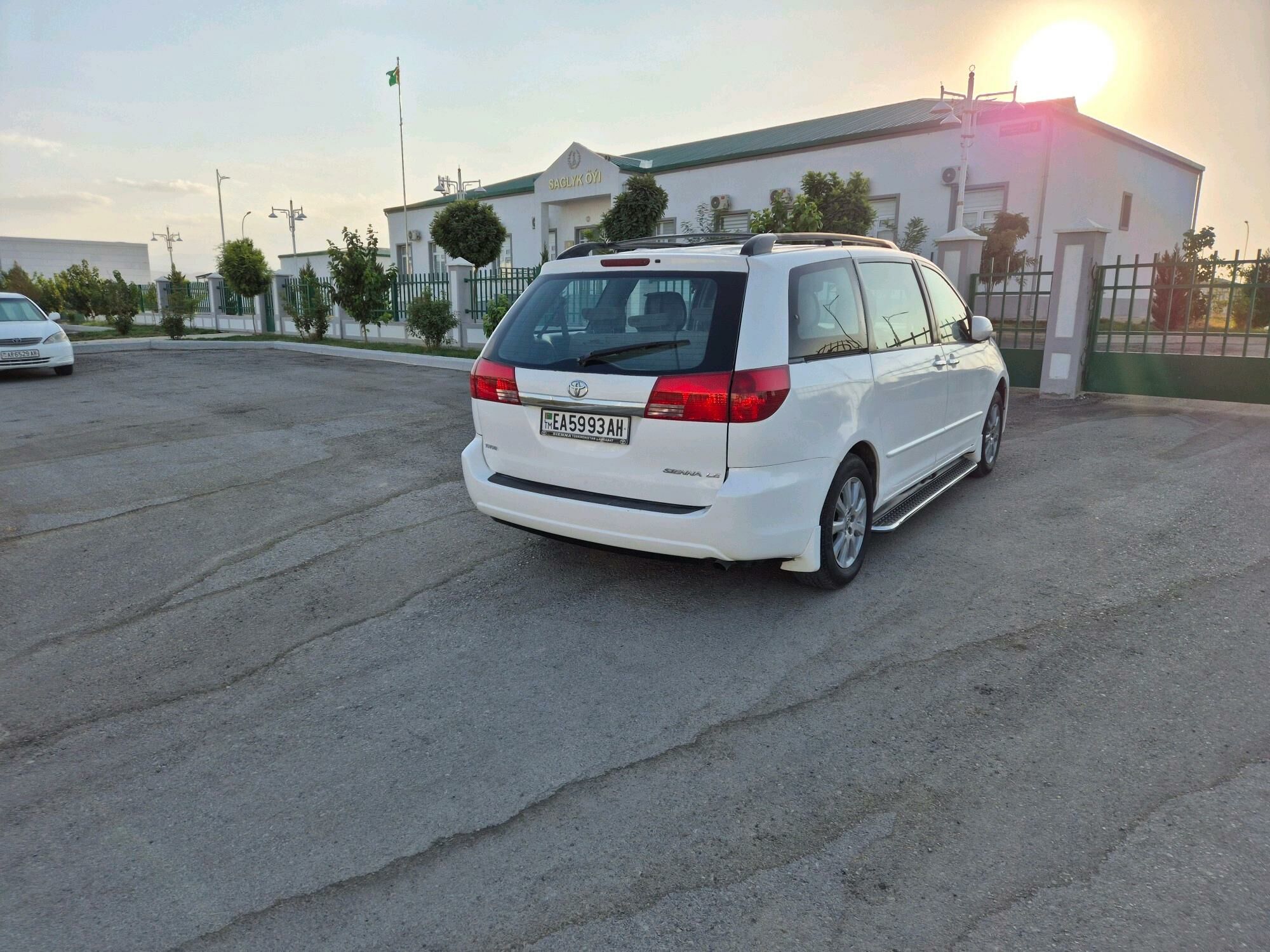 Toyota Sienna 2004 - 195 000 TMT - Гёкдепе - img 2