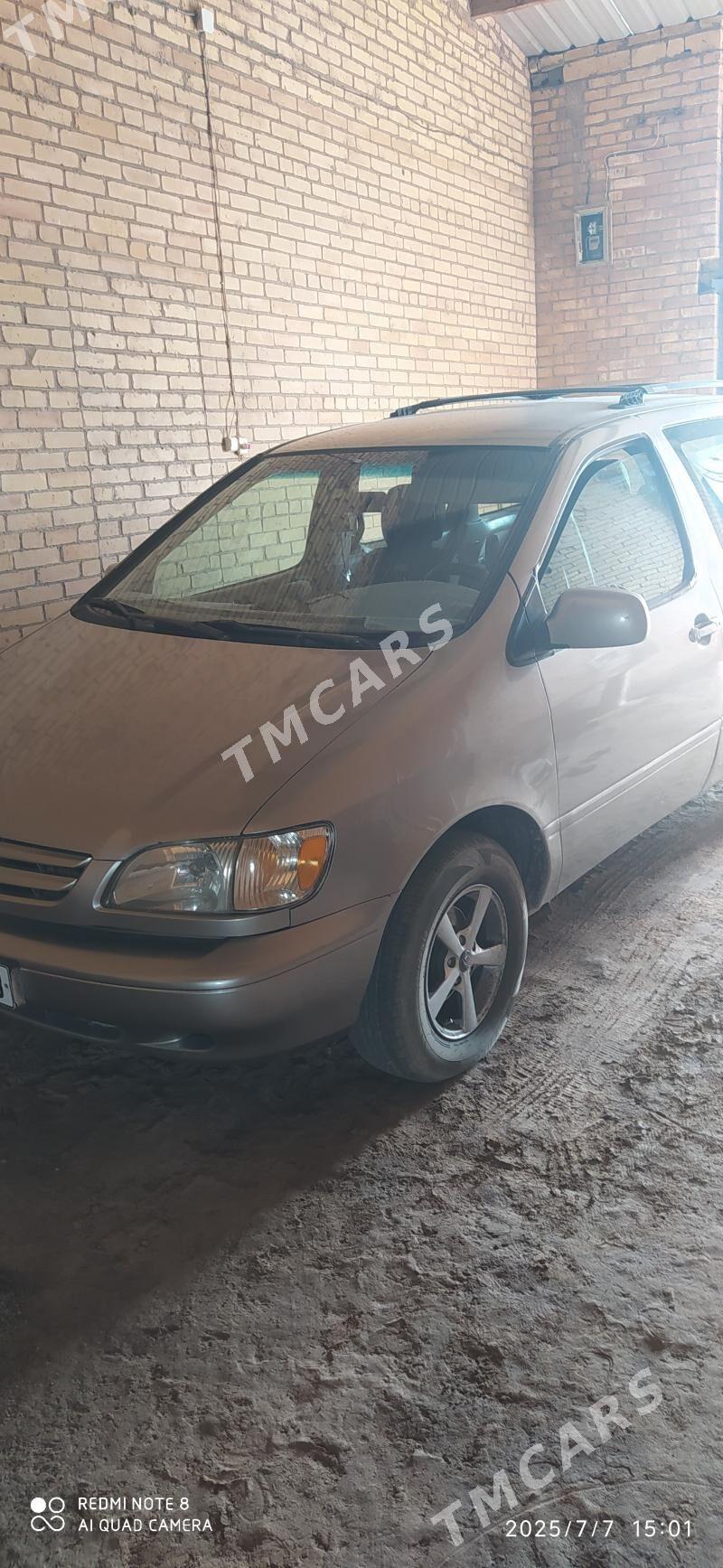 Toyota Sienna 1999 - 130 000 TMT - Çärjew - img 4