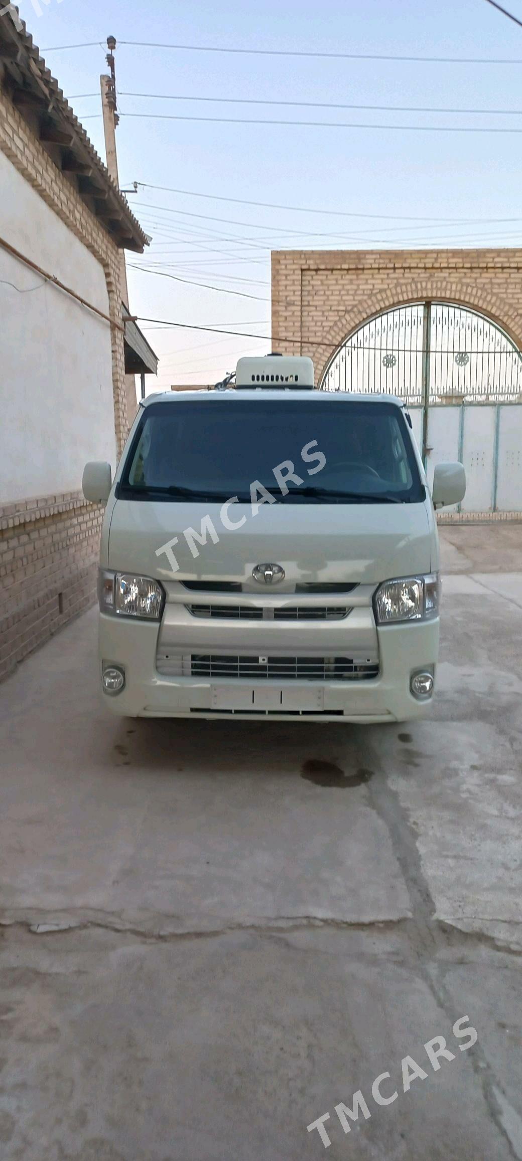 Toyota Hiace 2007 - 250 000 TMT - Mary - img 4