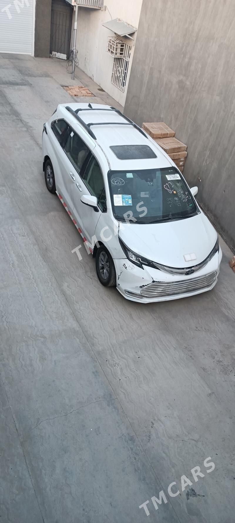 Toyota Sienna 2022 - 470 000 TMT - Мары - img 4