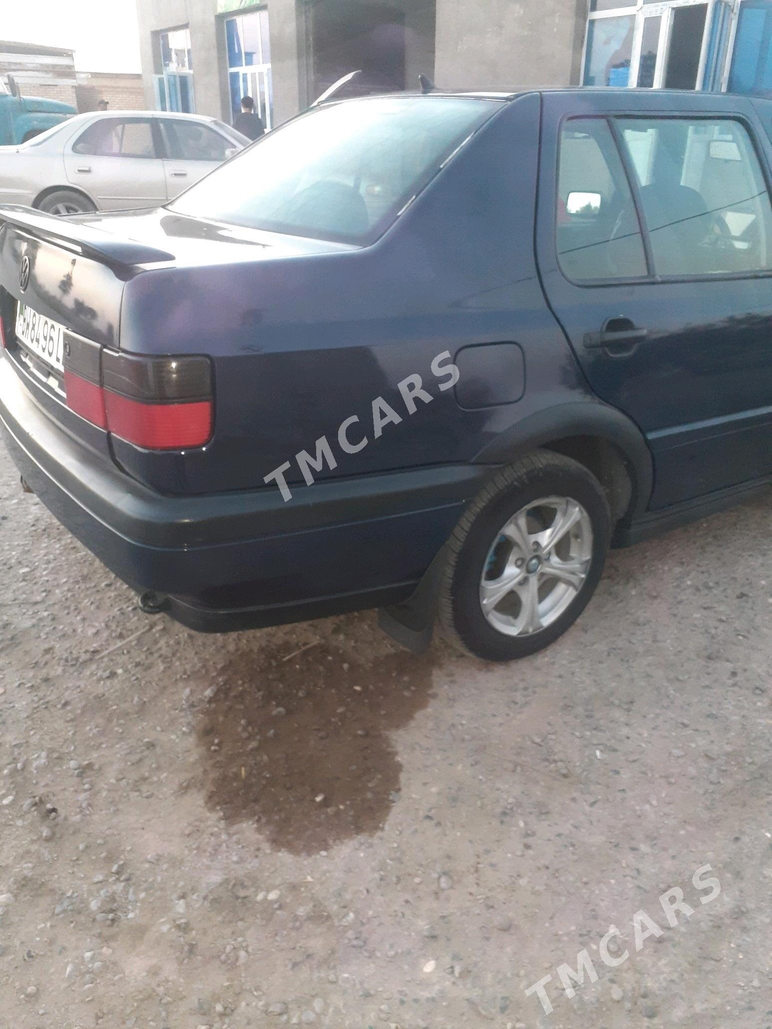 Volkswagen Jetta 1994 - 30 000 TMT - Гарабекевюл - img 5