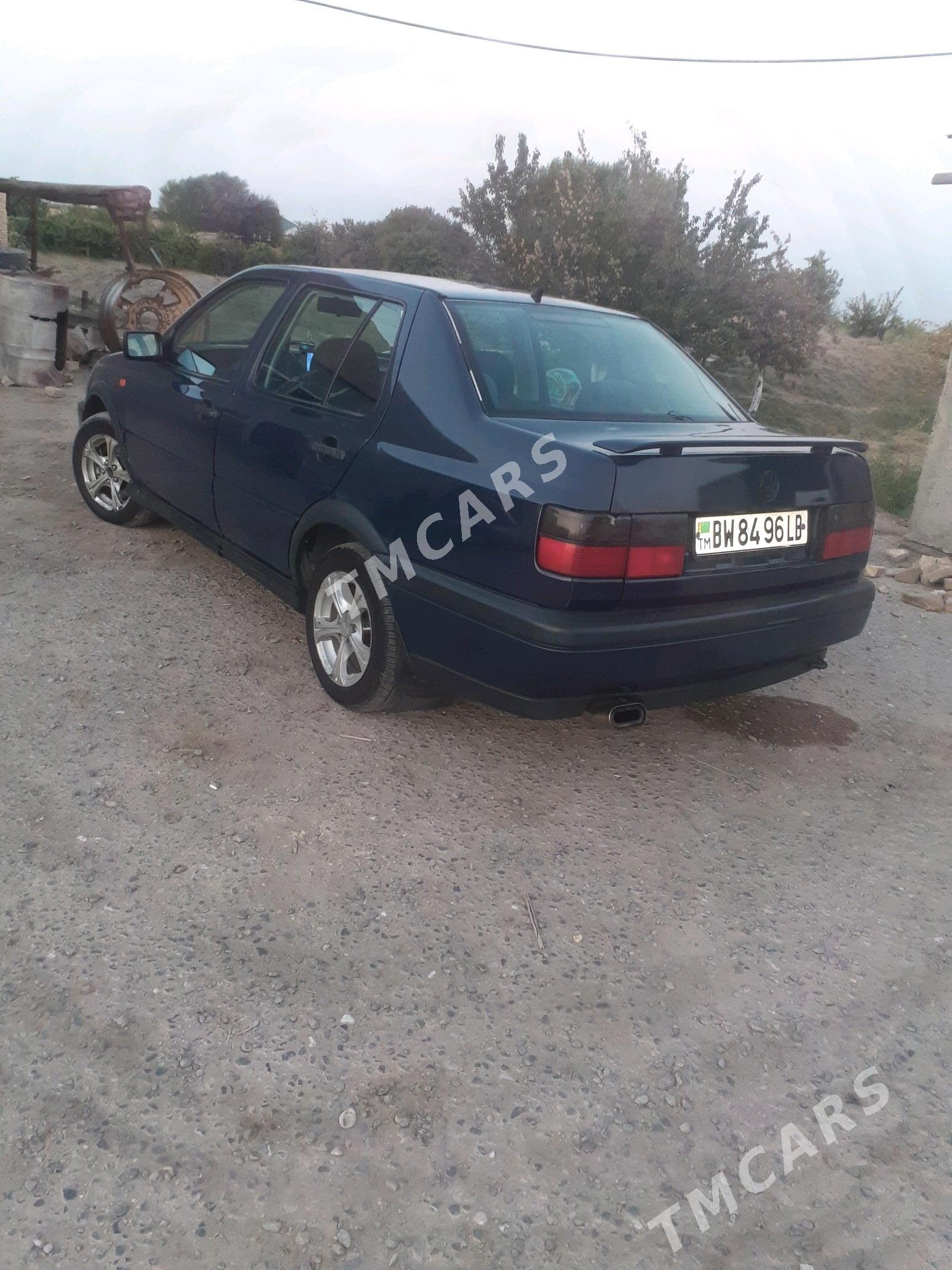 Volkswagen Jetta 1994 - 30 000 TMT - Гарабекевюл - img 6