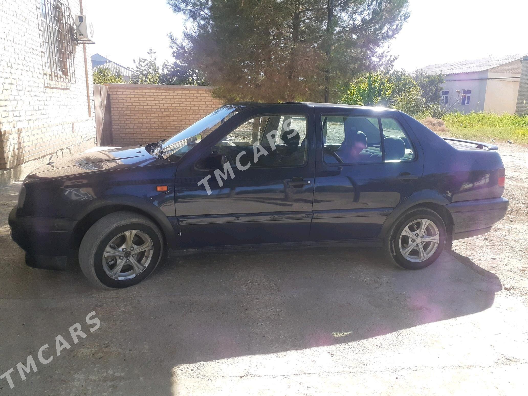 Volkswagen Jetta 1994 - 30 000 TMT - Гарабекевюл - img 8