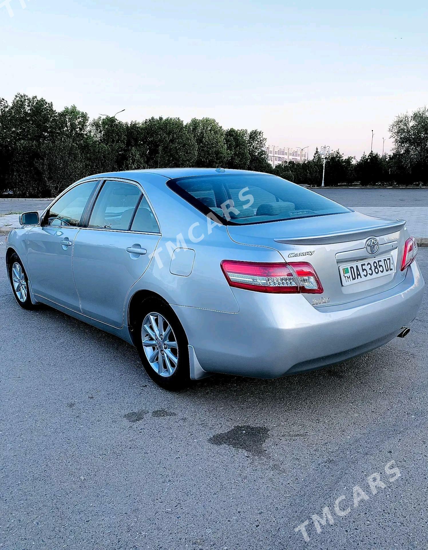 Toyota Camry 2010 - 200 000 TMT - Дашогуз - img 5