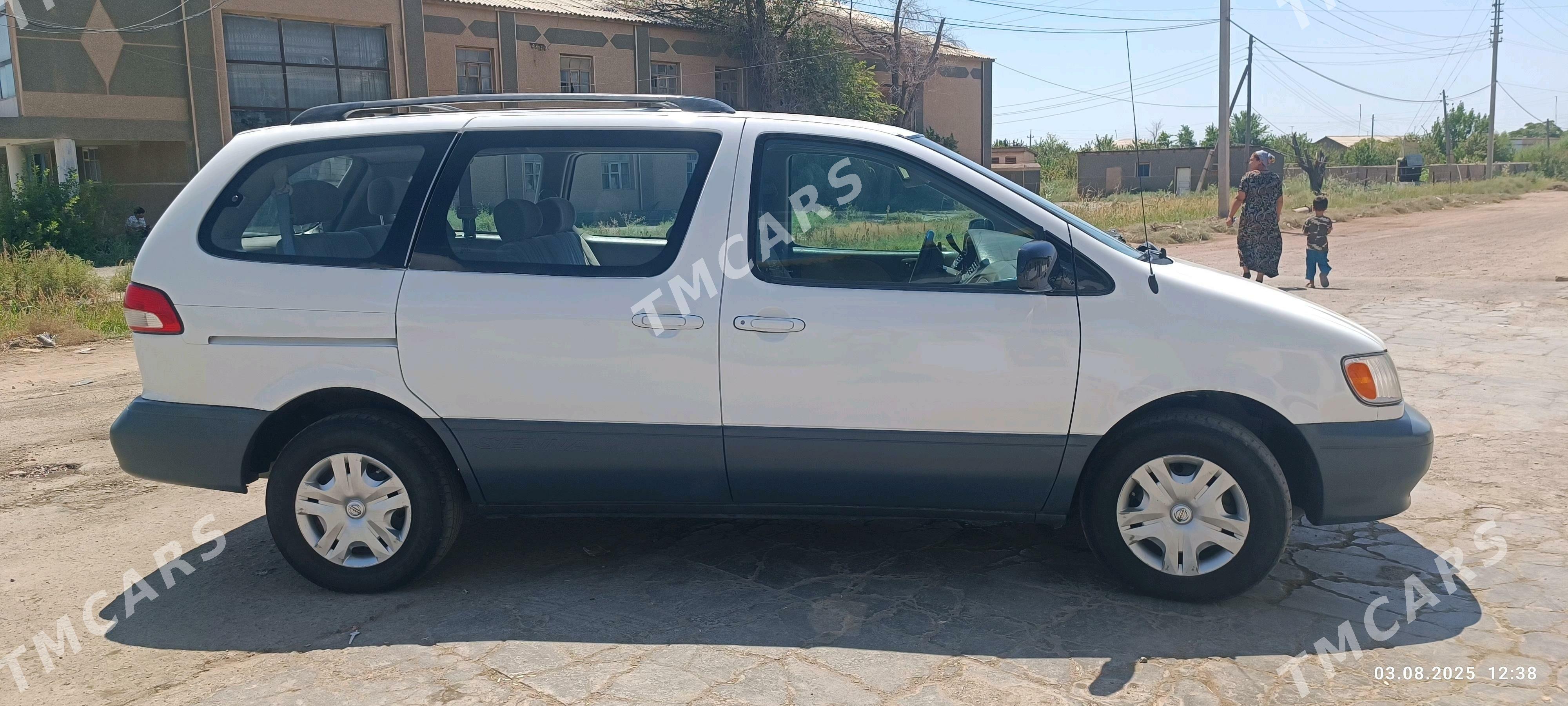 Toyota Sienna 2002 - 150 000 TMT - Дашогуз - img 3