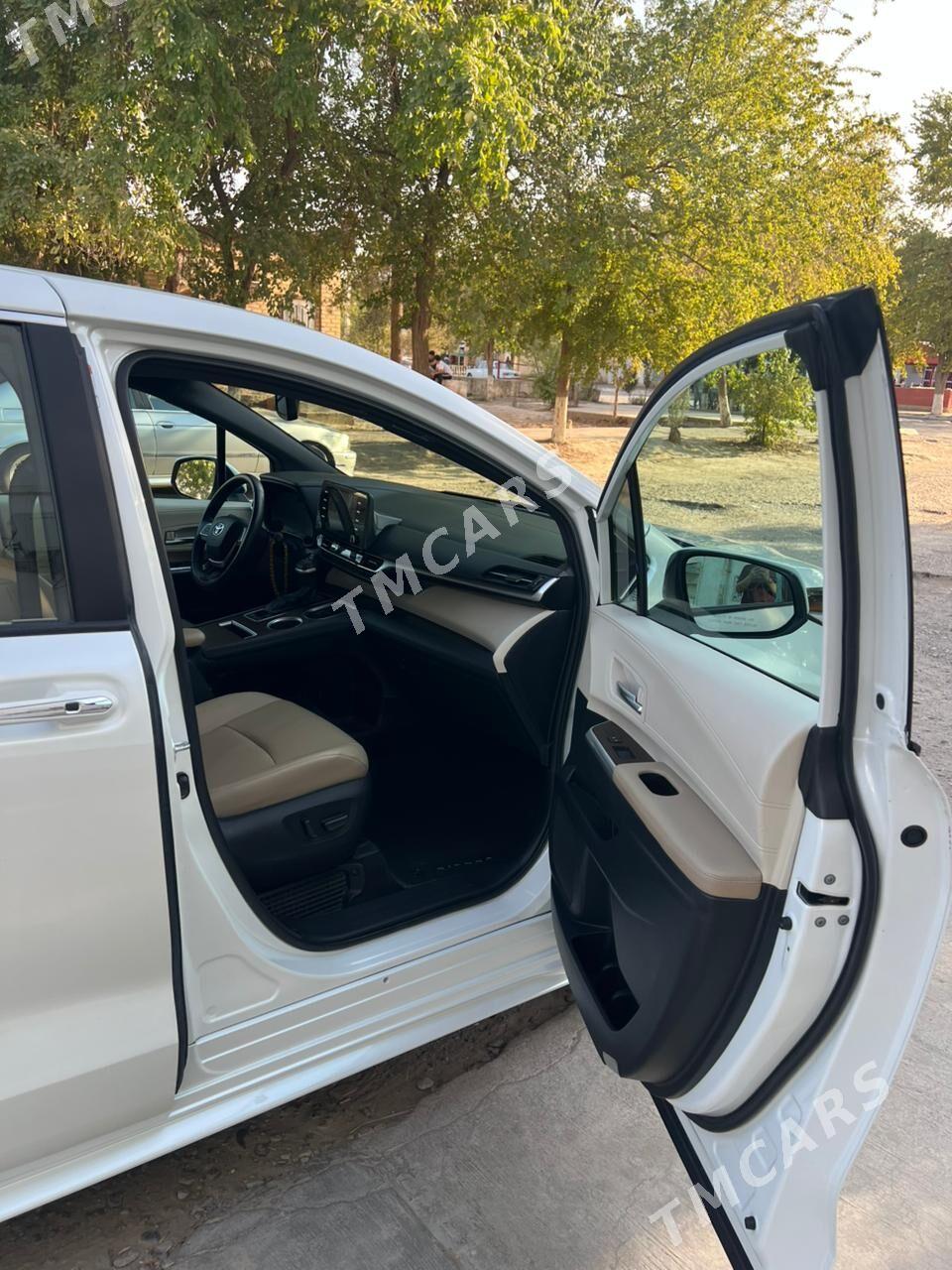 Toyota Sienna 2021 - 480 000 TMT - Мары - img 8