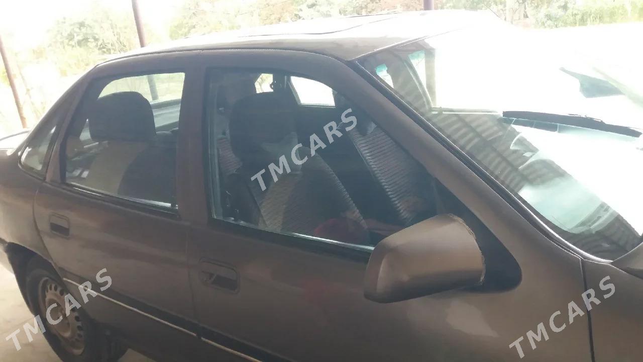 Opel Vectra 1992 - 28 000 TMT - Farap - img 2