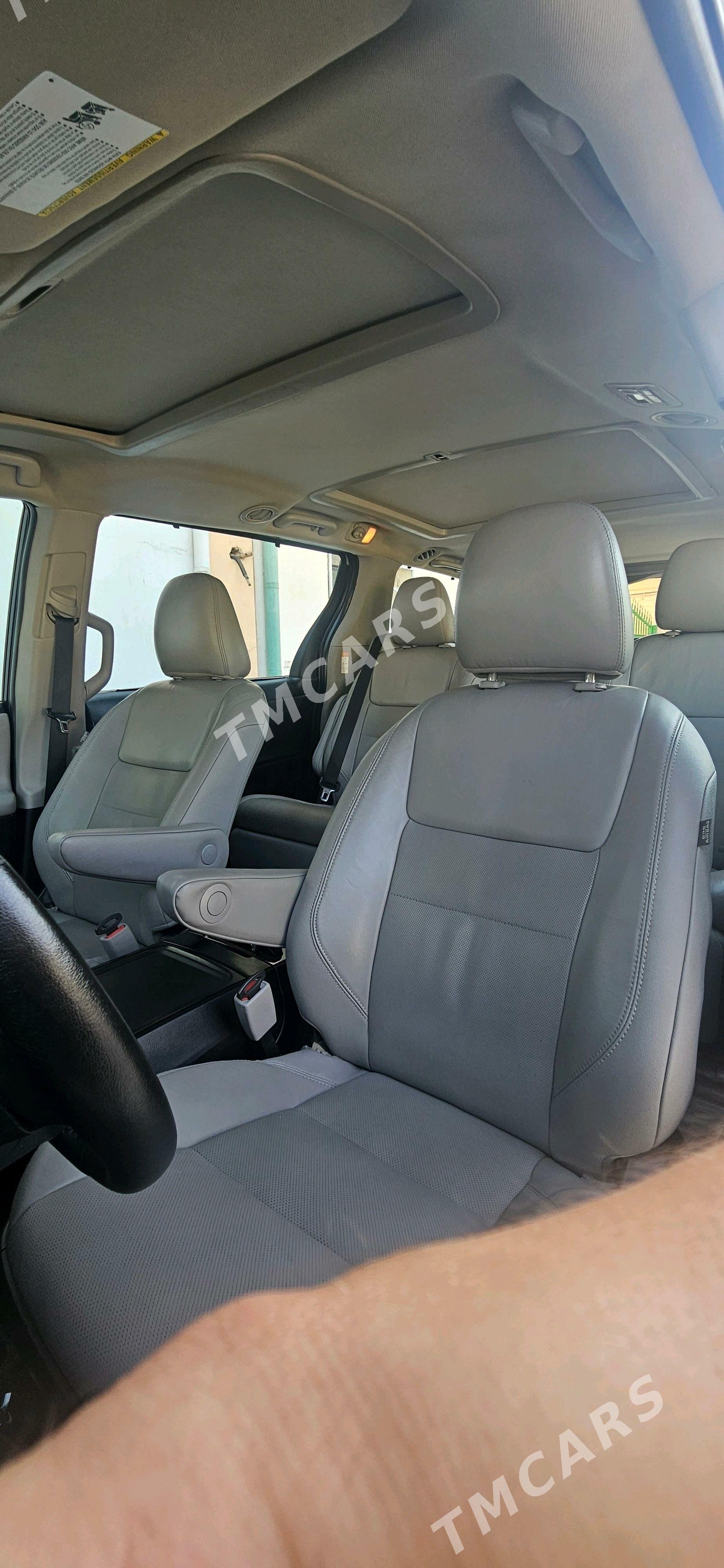 Toyota Sienna 2016 - 430 000 TMT - Ашхабад - img 8