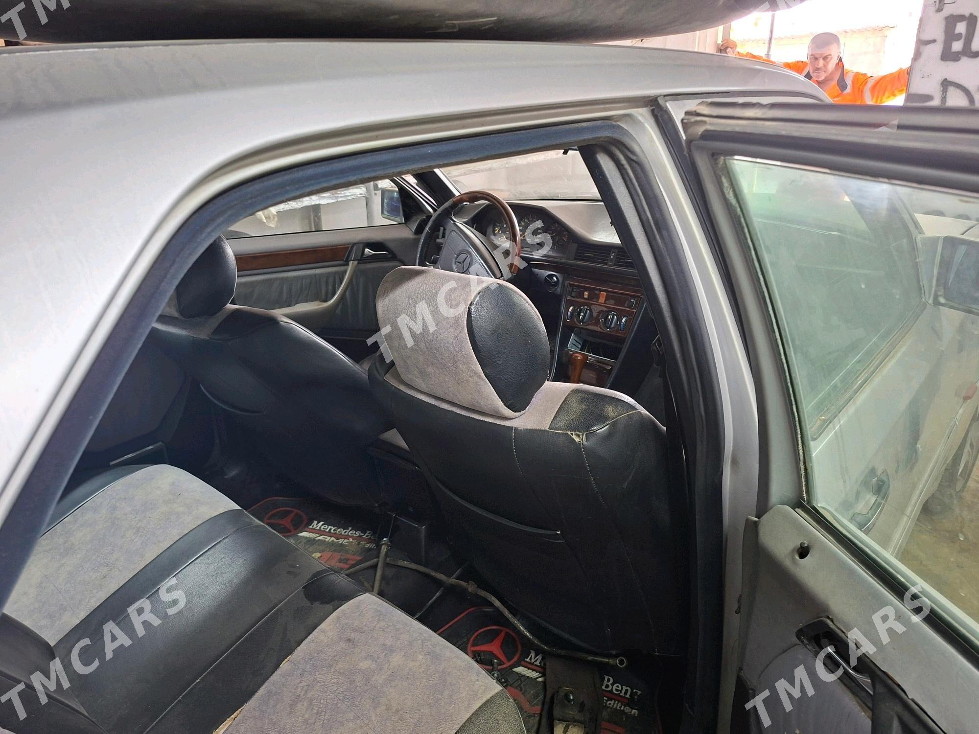 Mercedes-Benz E320 1990 - 20 000 TMT - Балканабат - img 3