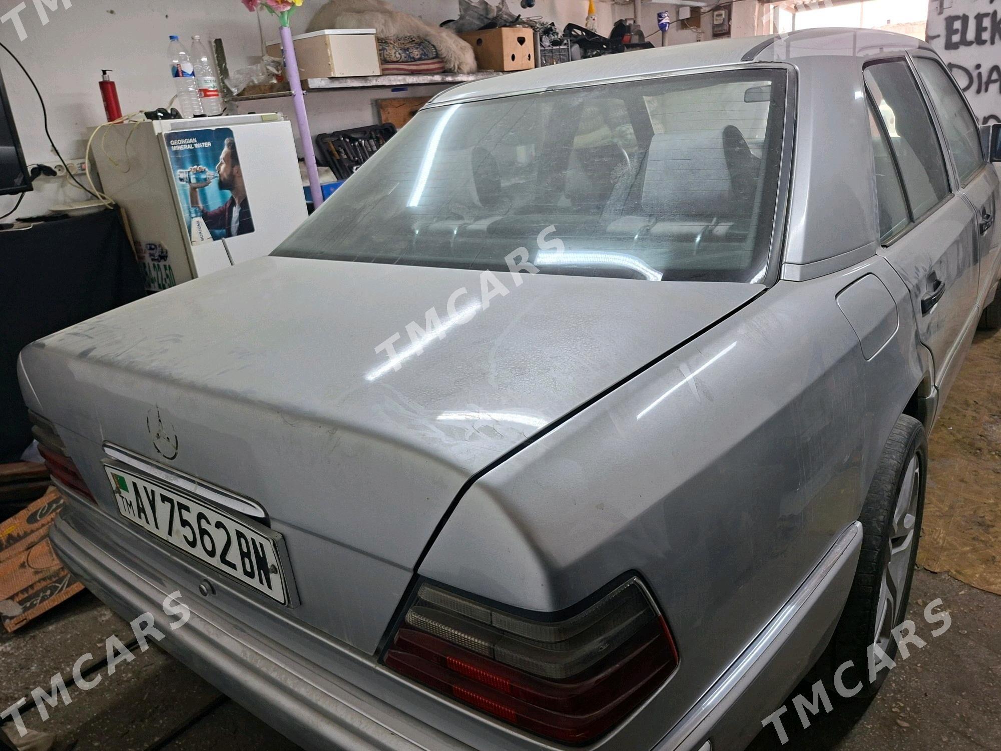 Mercedes-Benz E320 1990 - 20 000 TMT - Балканабат - img 2