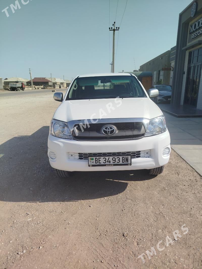 Toyota Hilux 2010 - 200 000 TMT - Esenguly - img 2