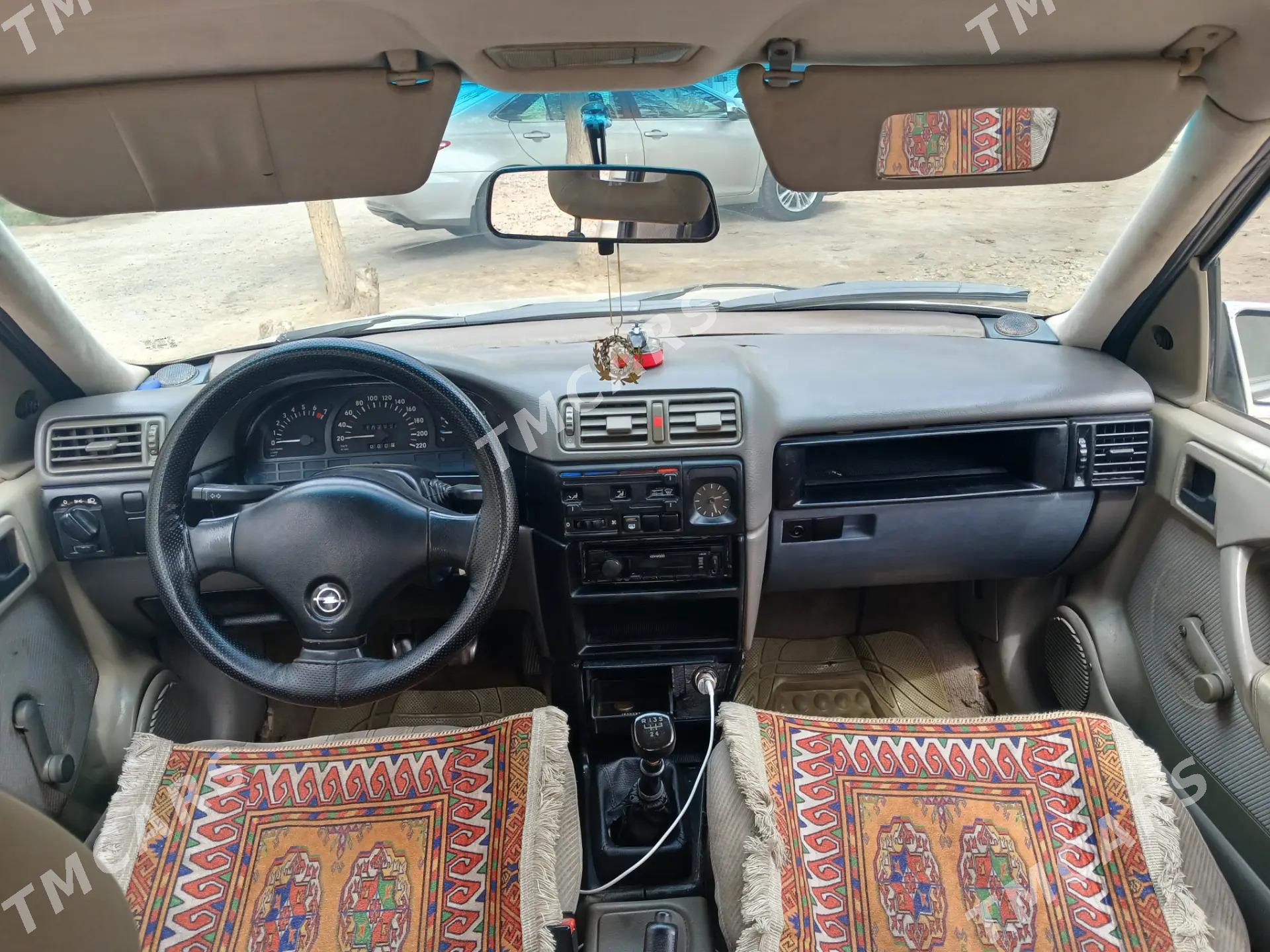 Opel Vectra 1990 - 36 000 TMT - Мары - img 2