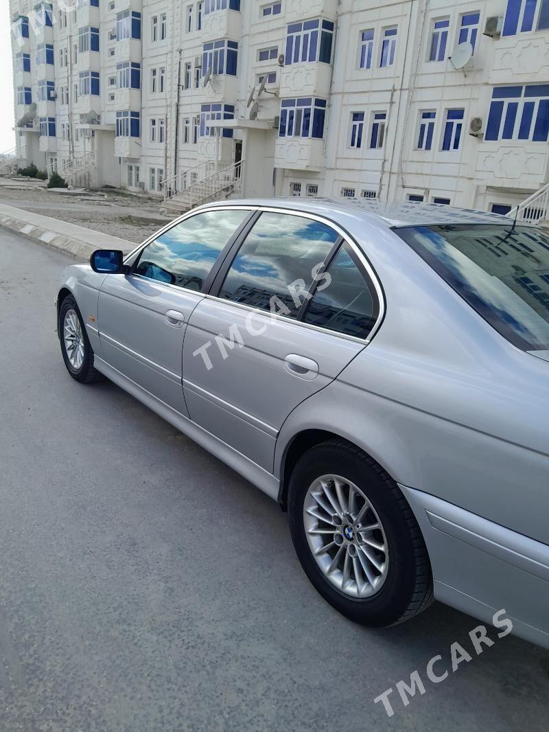 BMW E39 2002 - 130 000 TMT - Балканабат - img 8