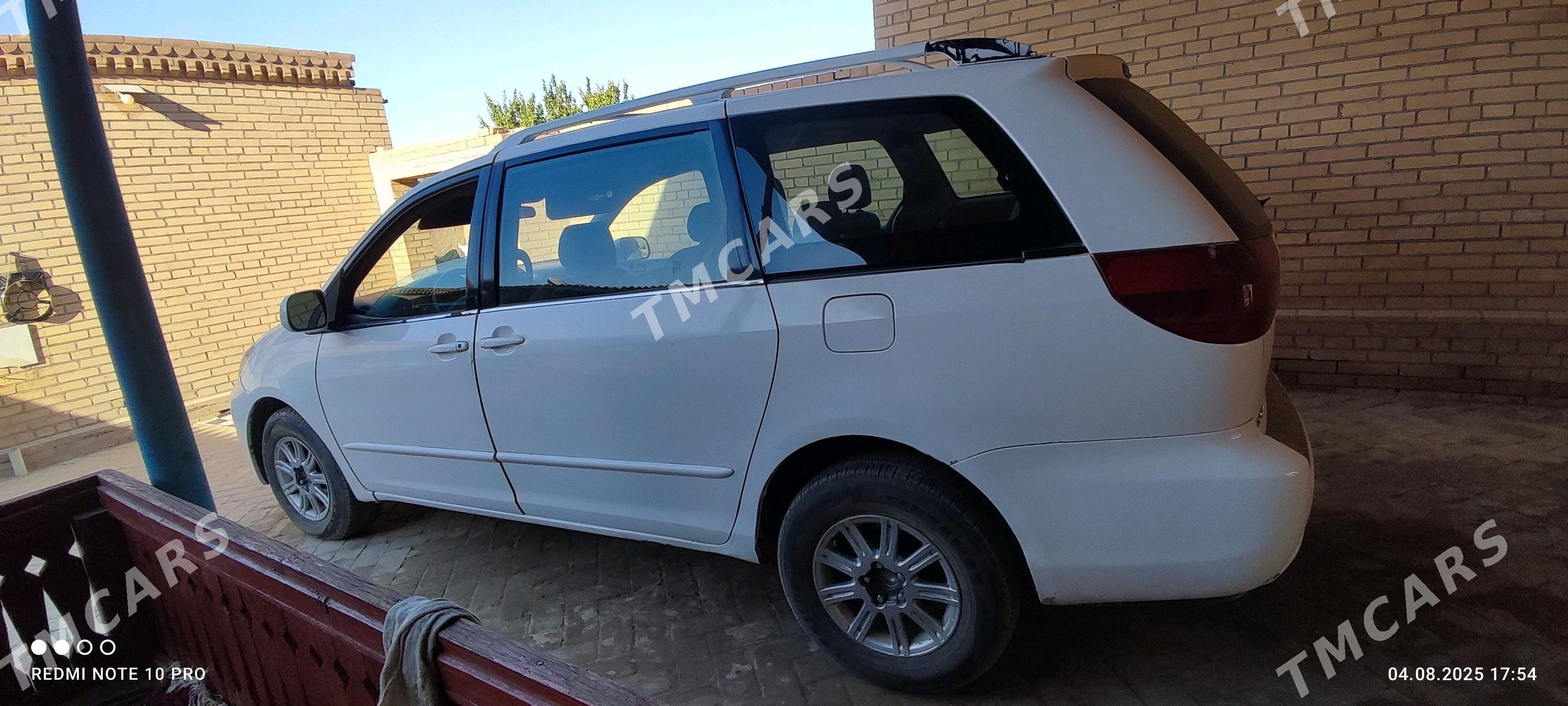 Toyota Sienna 2004 - 170 000 TMT - Halaç - img 4
