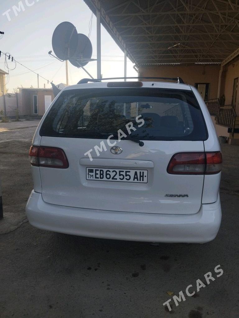 Toyota Sienna 2002 - 140 000 TMT - Теджен - img 4