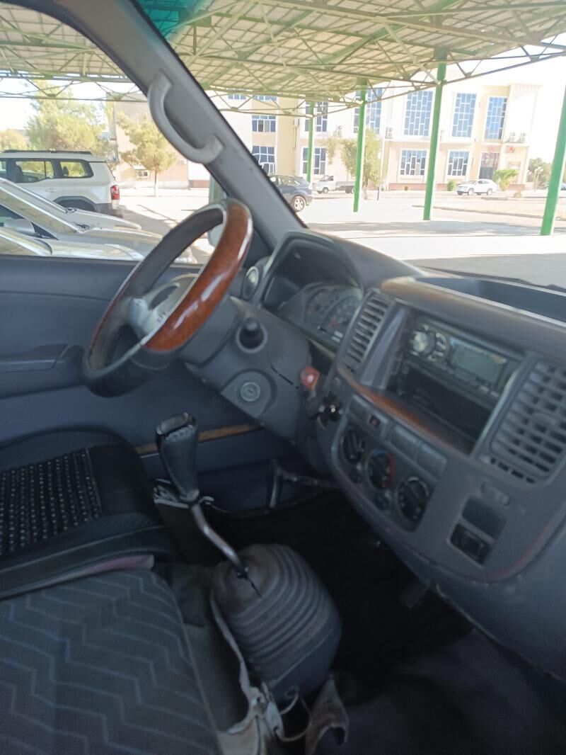 Nissan Urvan 2003 - 120 000 TMT - Türkmenabat - img 2