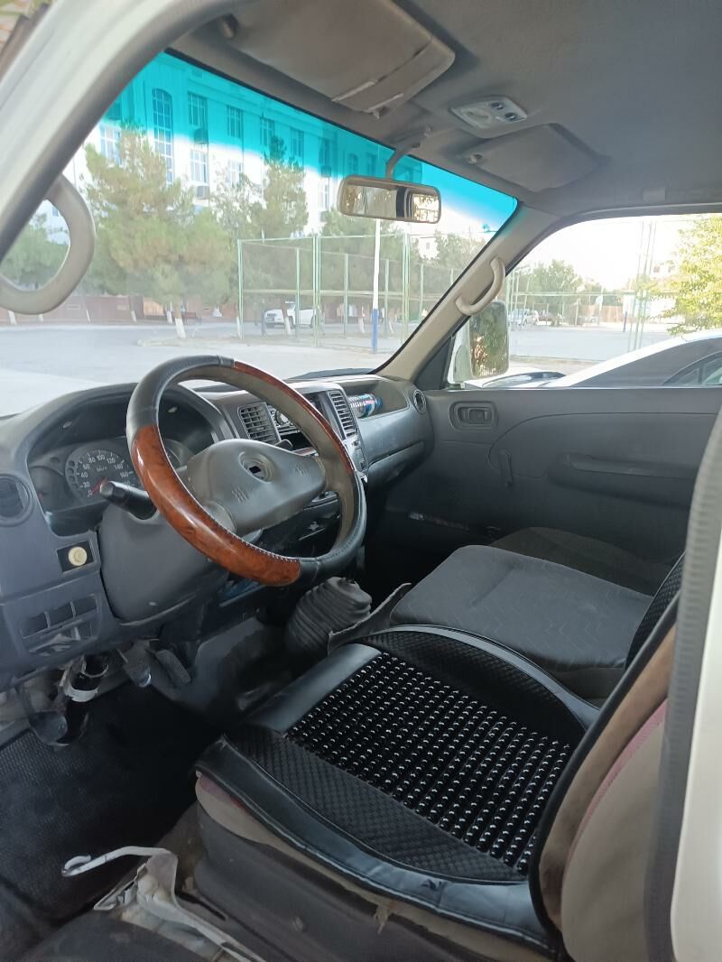 Nissan Urvan 2003 - 120 000 TMT - Türkmenabat - img 3