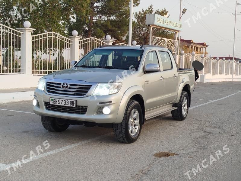 Toyota Hilux 2014 - 400 000 TMT - Балканабат - img 4