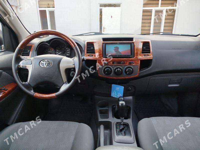 Toyota Hilux 2014 - 400 000 TMT - Балканабат - img 2