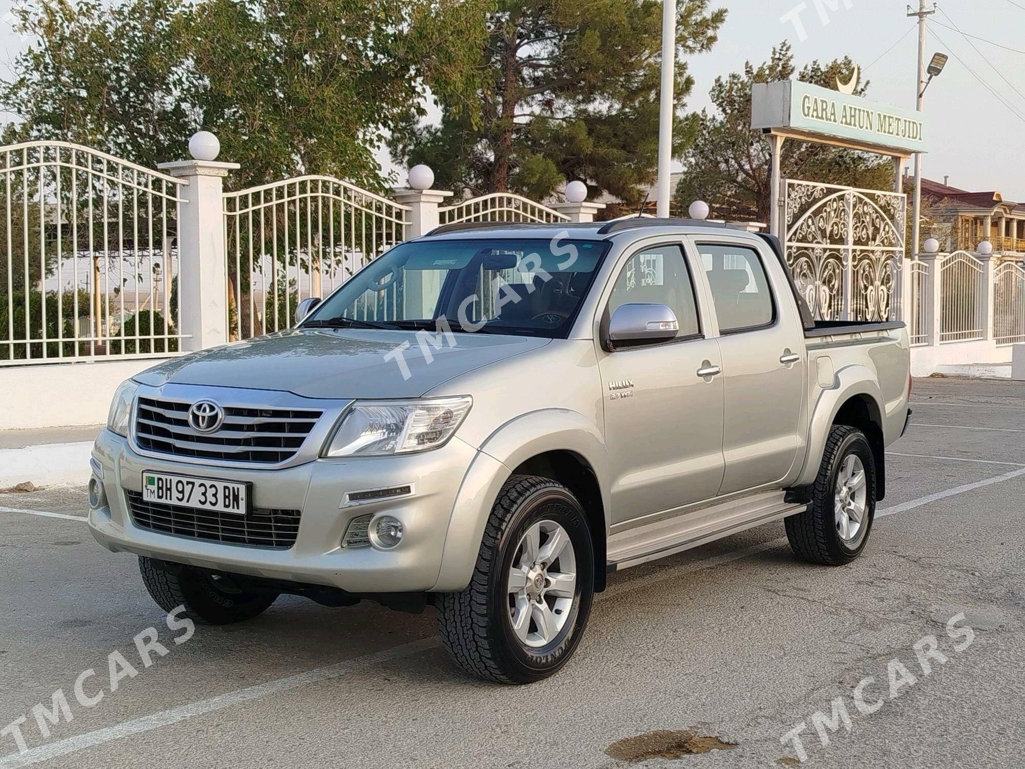 Toyota Hilux 2014 - 400 000 TMT - Балканабат - img 6