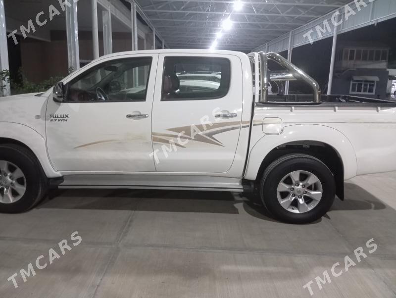 Toyota Hilux 2006 - 290 000 TMT - Мары - img 6