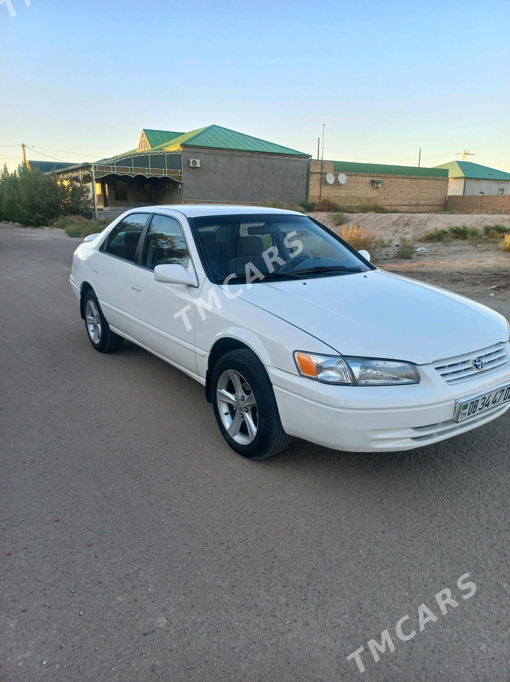 Toyota Camry 1998 - 136 000 TMT - Дашогуз - img 2