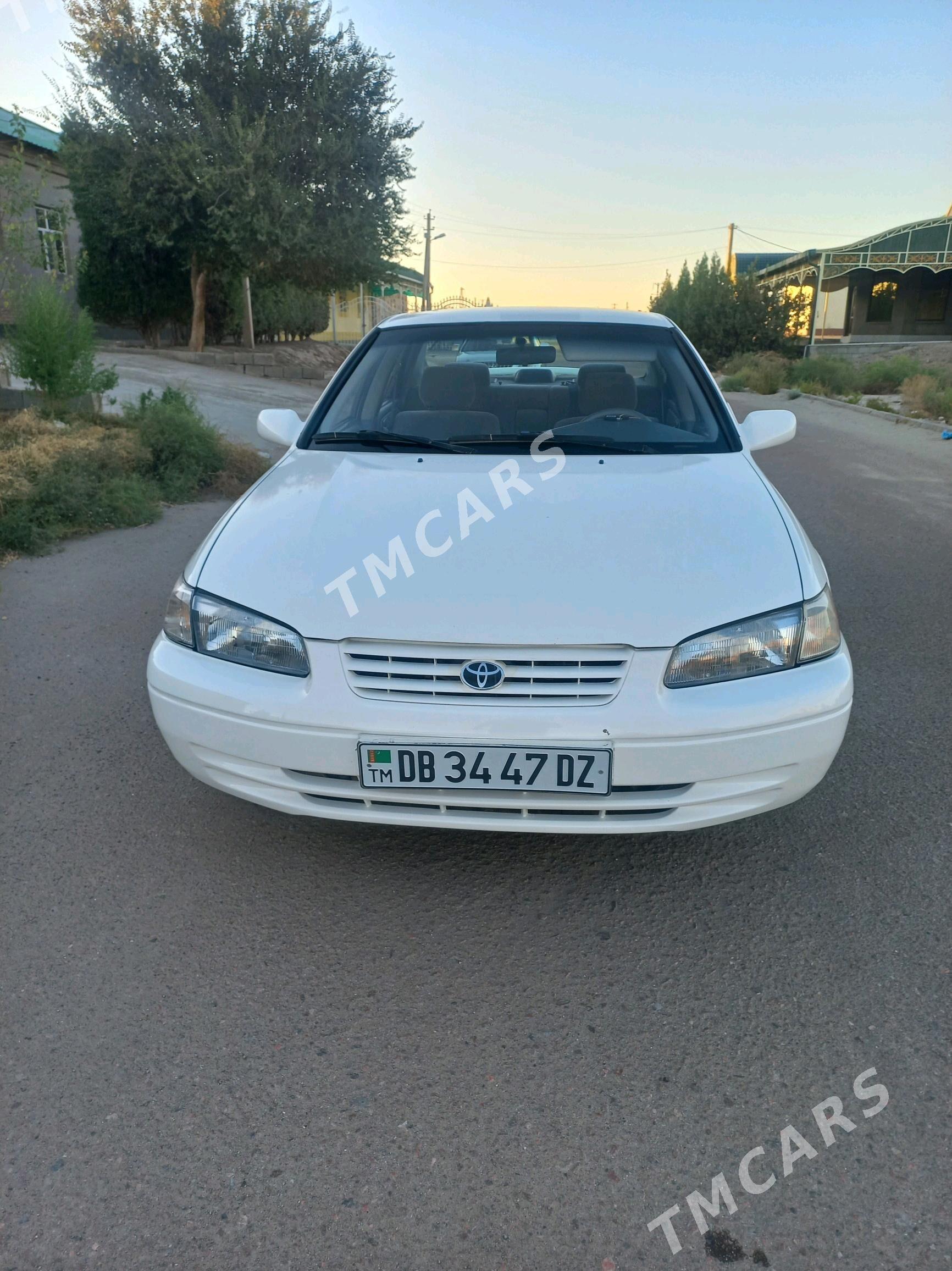 Toyota Camry 1998 - 136 000 TMT - Дашогуз - img 3