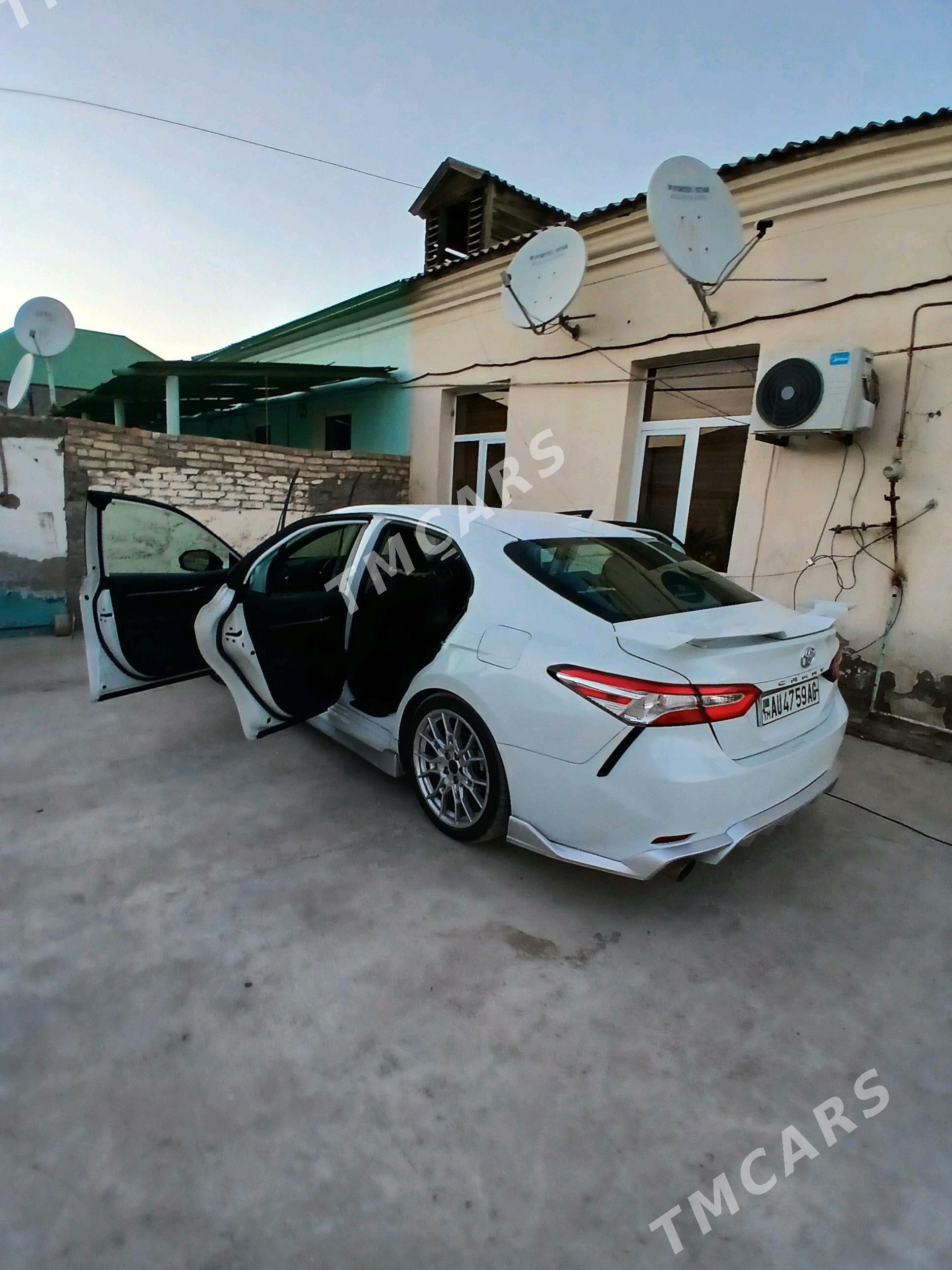 Toyota Camry 2020 - 430 000 TMT - Büzmeýin - img 2