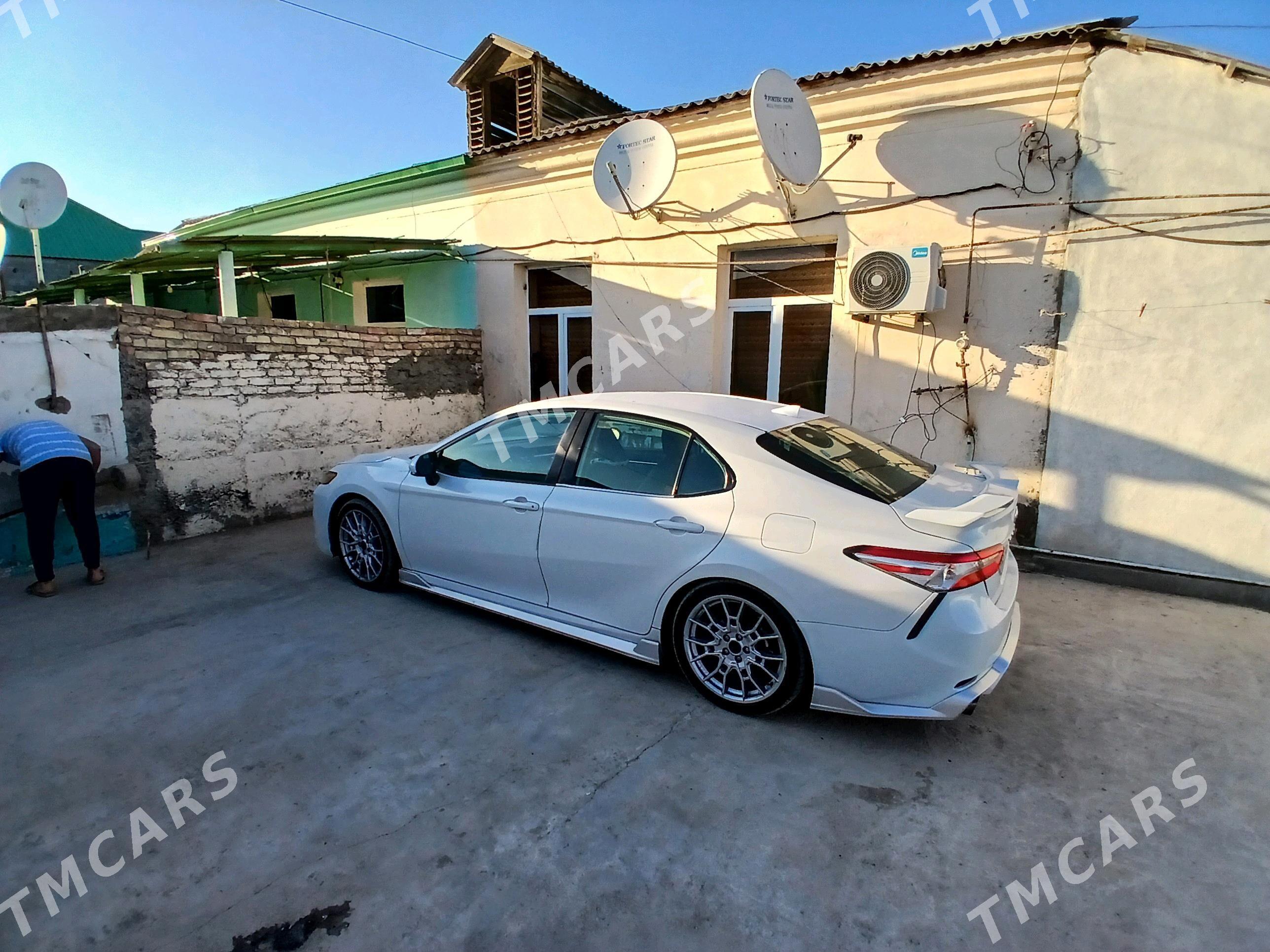 Toyota Camry 2020 - 430 000 TMT - Büzmeýin - img 9