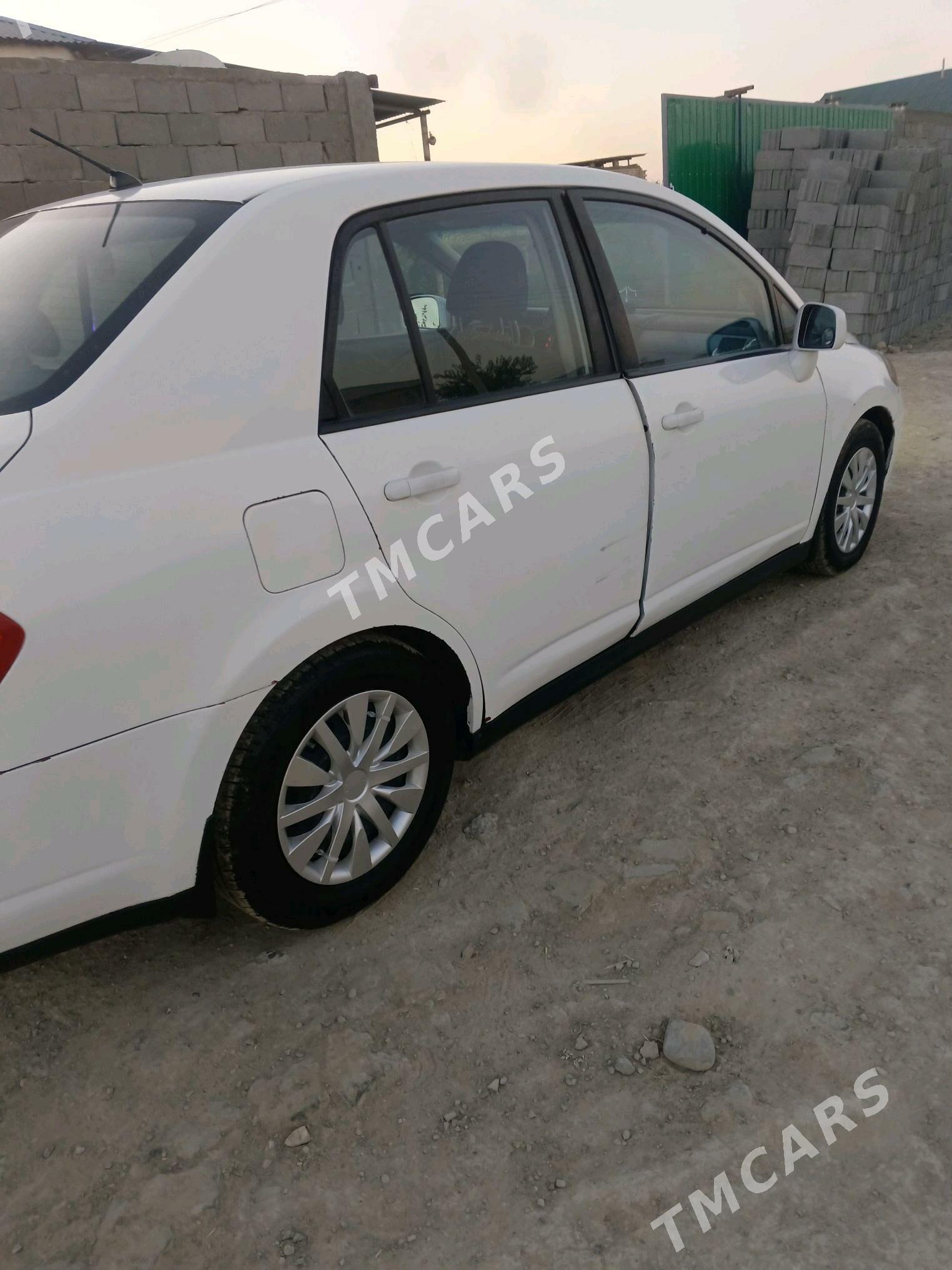 Nissan Versa 2009 - 100 000 TMT - Ак-Бугдайский этрап - img 3