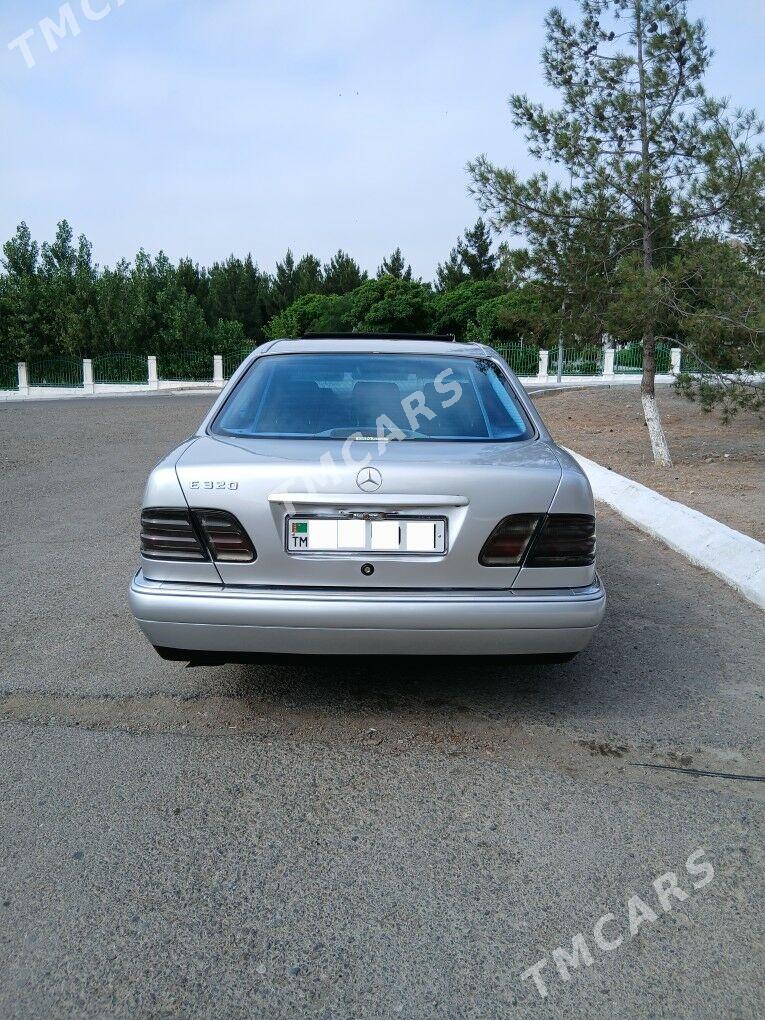 Mercedes-Benz E320 1999 - 100 000 TMT - Türkmenbaşy - img 2