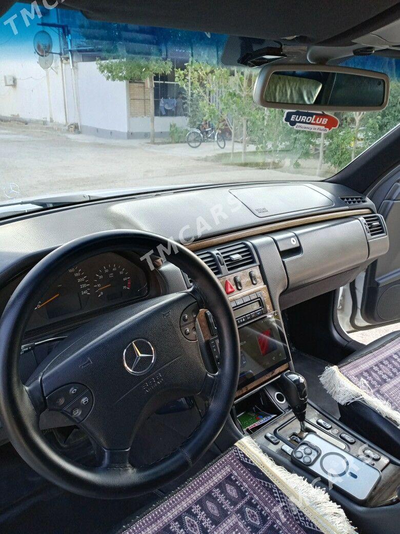 Mercedes-Benz E320 2000 - 120 000 TMT - Балканабат - img 2