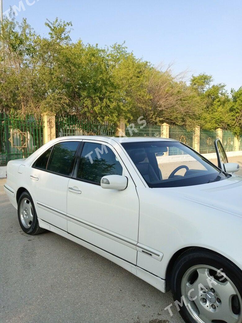 Mercedes-Benz E320 2000 - 120 000 TMT - Балканабат - img 5