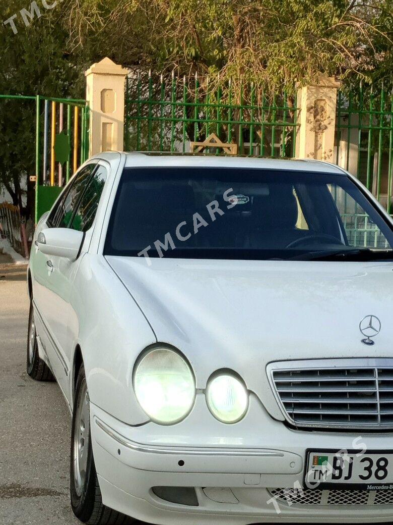 Mercedes-Benz E320 2000 - 120 000 TMT - Балканабат - img 3