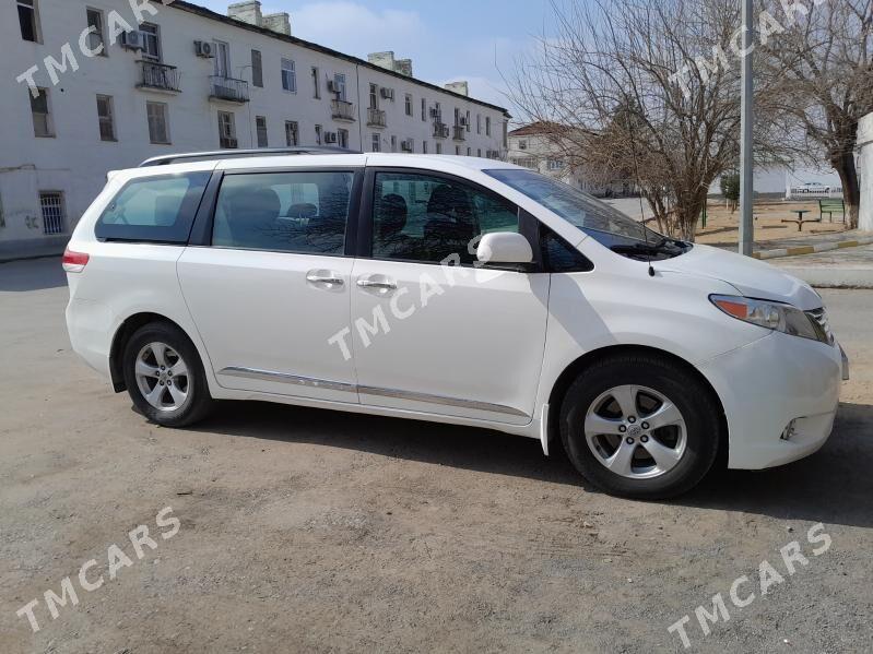 Toyota Sienna 2011 - 295 000 TMT - Aşgabat - img 2