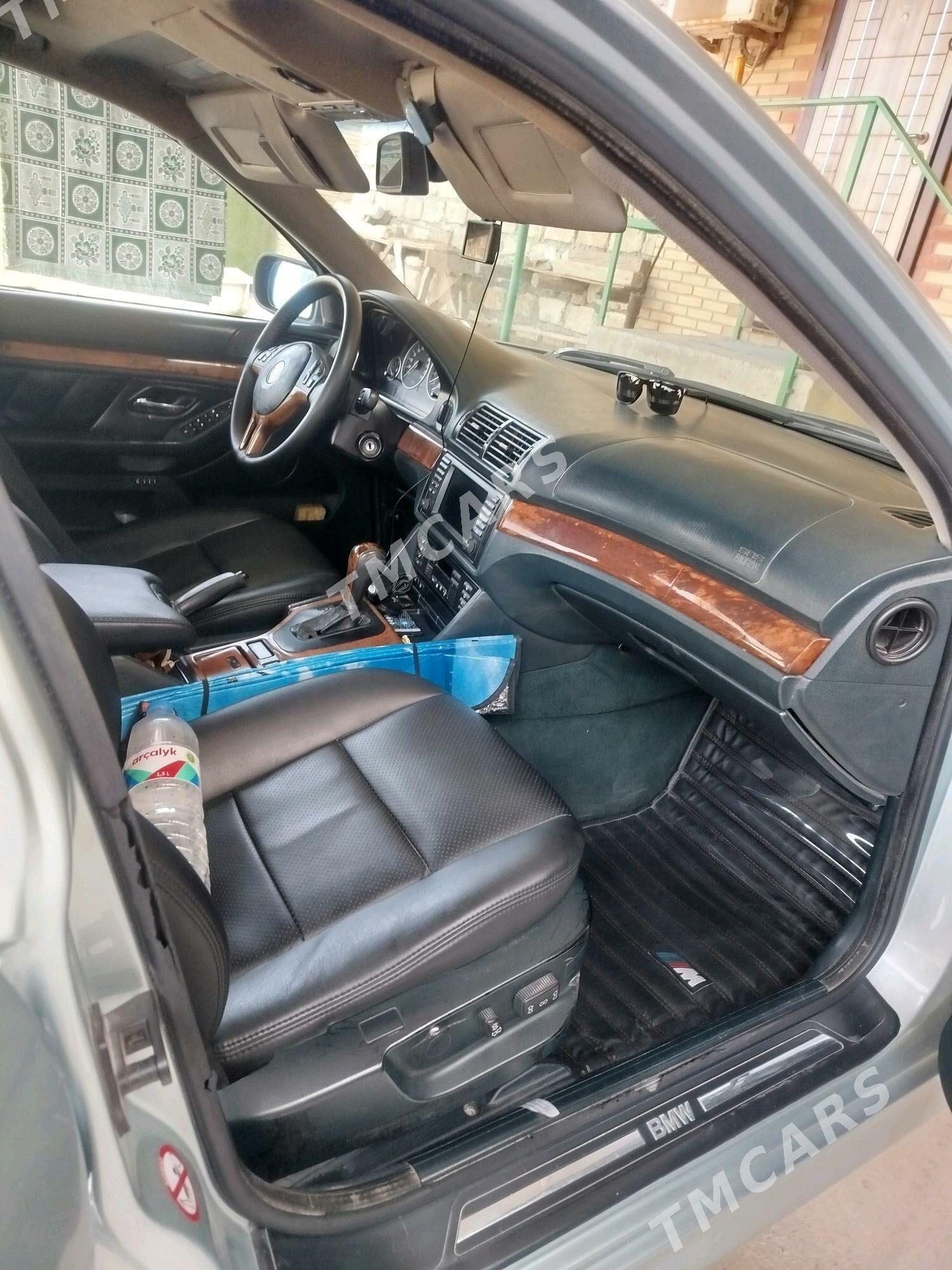 BMW E39 2002 - 120 000 TMT - Балканабат - img 4