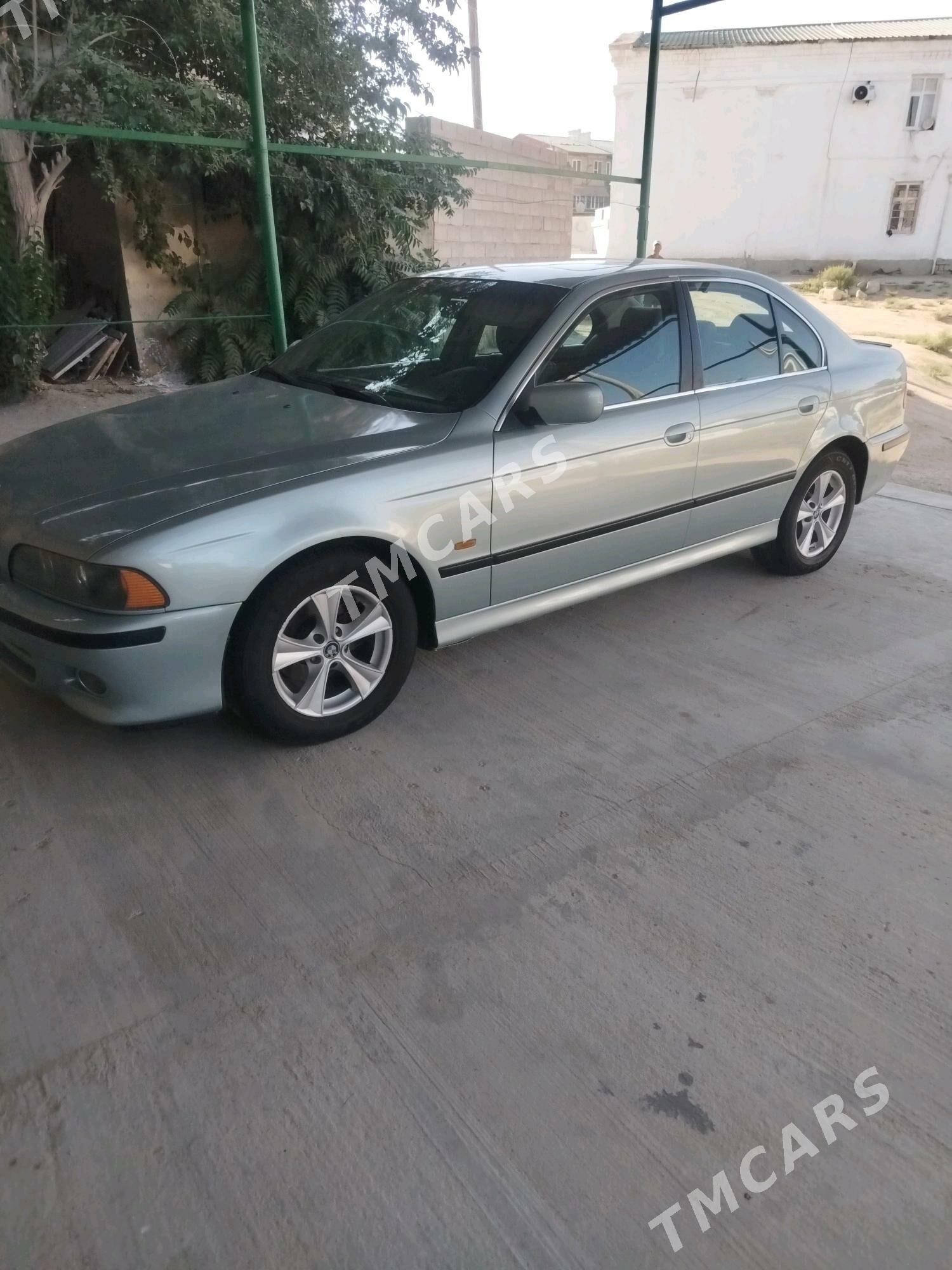 BMW E39 2002 - 120 000 TMT - Балканабат - img 1