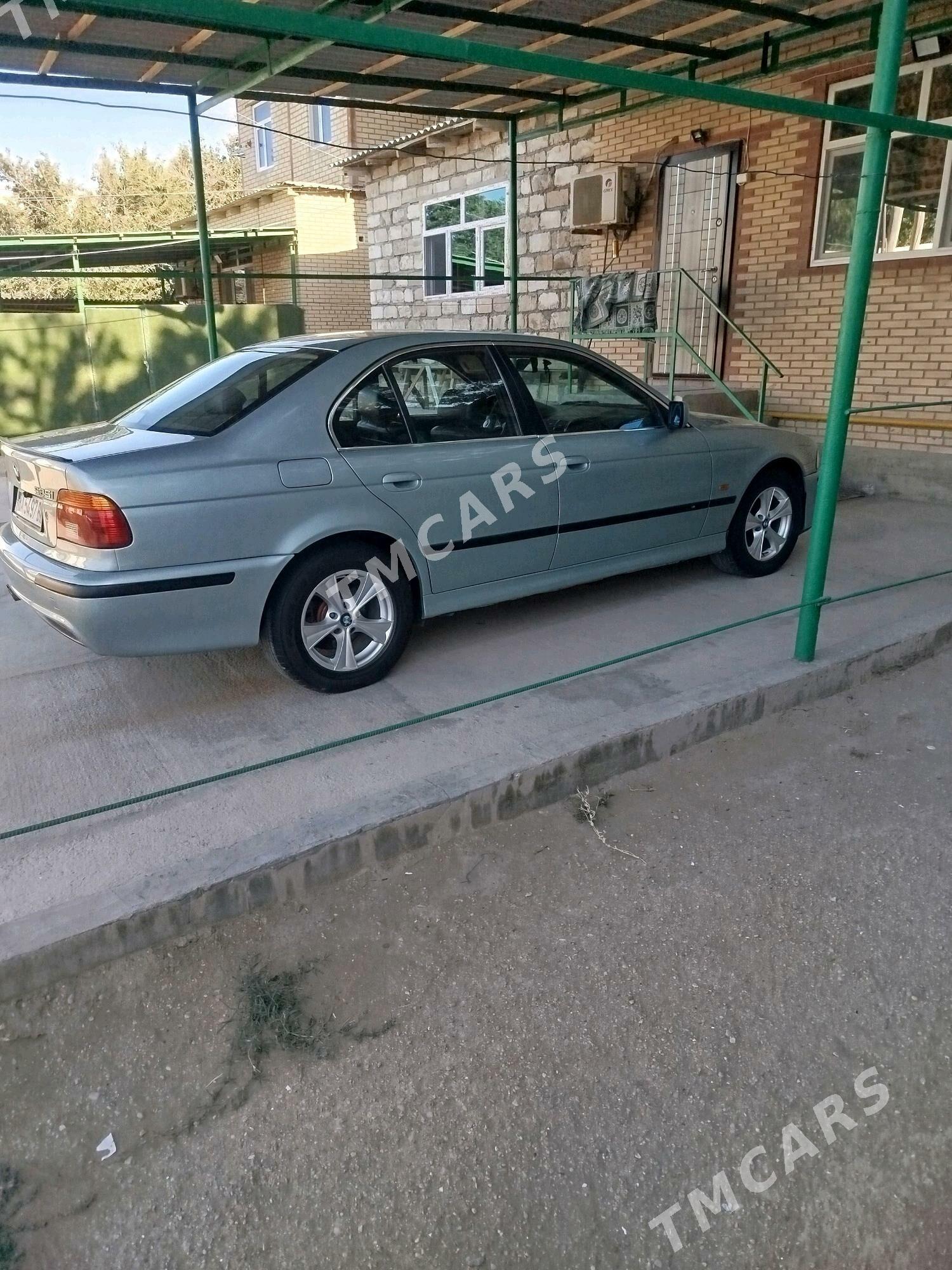 BMW E39 2002 - 120 000 TMT - Балканабат - img 6