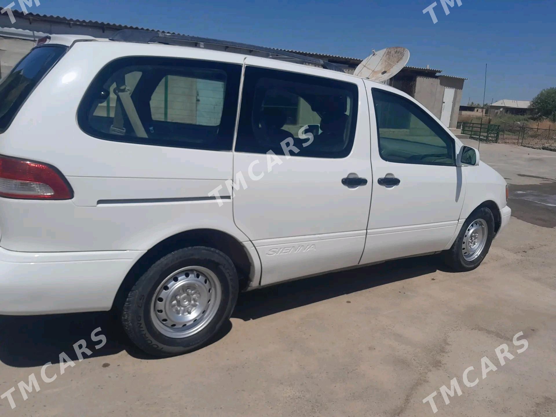Toyota Sienna 2002 - 115 000 TMT - Теджен - img 2